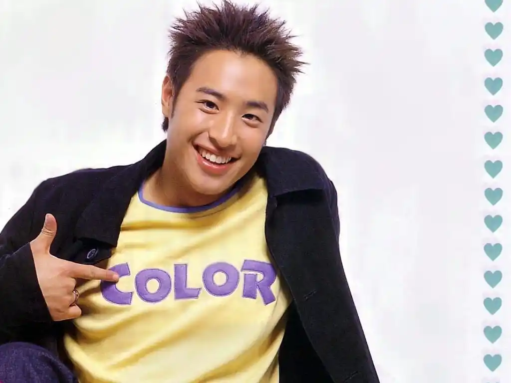 潘玮柏 被"胸袭"吓退(图)