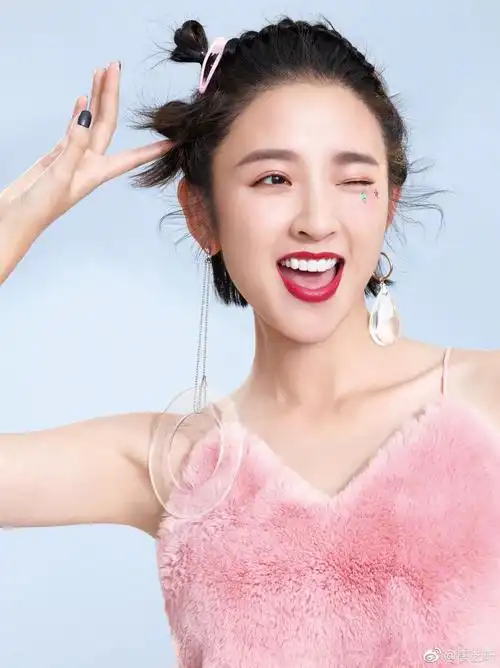 美女明星唐艺昕:笑口常开 最甜美的笑容 让人忍不住想看