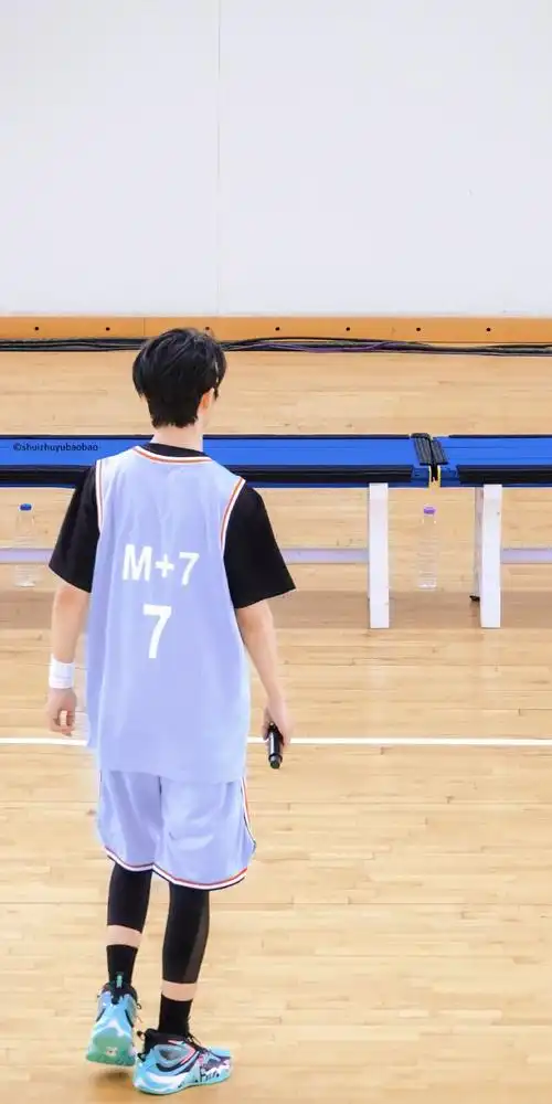 马嘉祺背影图. - 高清图片,堆糖,美图壁纸兴趣社区