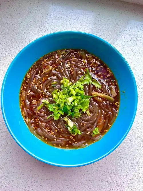 具简单的开胃的酸辣粉