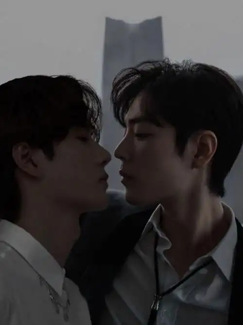 这次小编分享了王一博和肖战的四张照片,你最喜欢的是哪一张