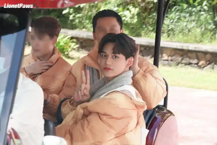 黄旭熙奔跑吧三亚路透