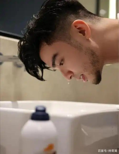 95后络腮胡子小哥哥,性感身材超有料,男友力爆棚