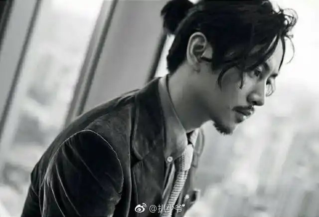 明星 正文 5·鹿晗 最近,《跑男》路透照中,鹿晗就是丸子头.