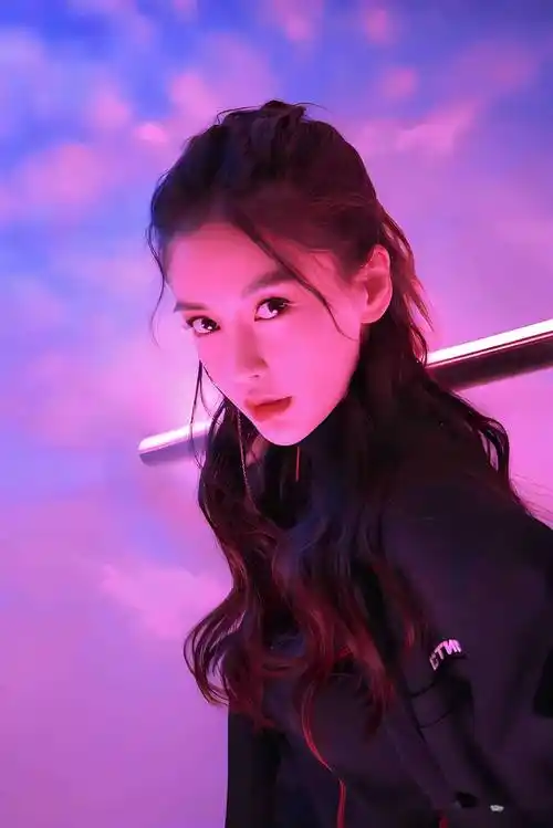 angelababy庆祝生日晒全家福,7岁小海绵正面照首曝光显家庭温馨