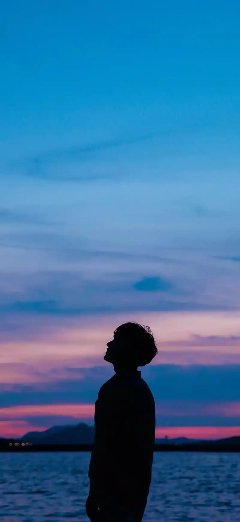 壁纸 #那些孤独的人啊 #治愈 #总有一句话戳心 #深夜文案 - 抖音