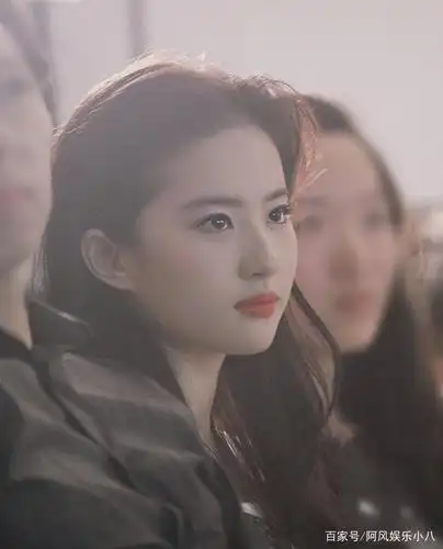 刘亦菲神仙姐姐又美上热搜了~几个年龄段对比,不同的惊艳!