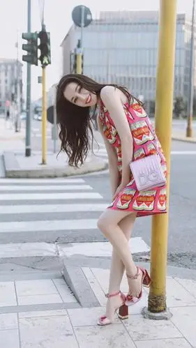 迪丽热巴性感时尚街拍写真,高清图片,手机锁屏桌面-壁纸族