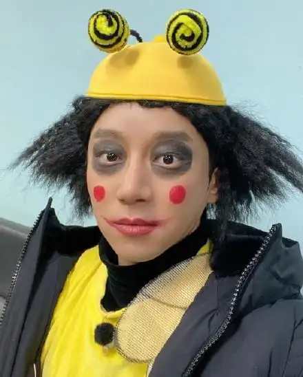 今日份的蜜汁妆容小蜜蜂可爱上线中,今天也记得死守放送