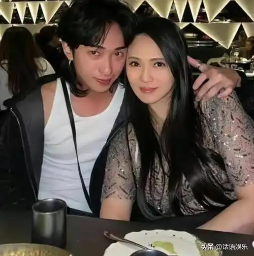 又星二代长大,21岁伊能静儿子继承父母美貌,妥妥明星脸