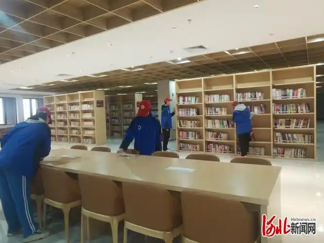 石家庄市第十三中学举行学雷锋主题活动