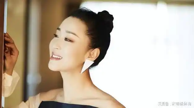 现实版"穆桂英", 开飞机, 嫁富豪, 果然是连谢娜都羡慕的女人|苗圃