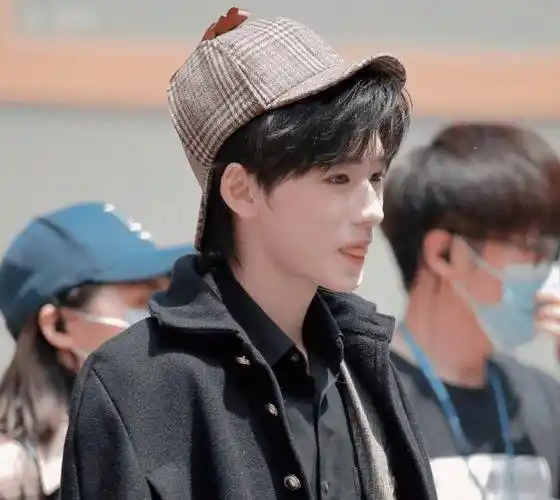 《萌探》路透曝光!宋亚轩民国侦探服吸睛,杨紫生图让人挪不开眼