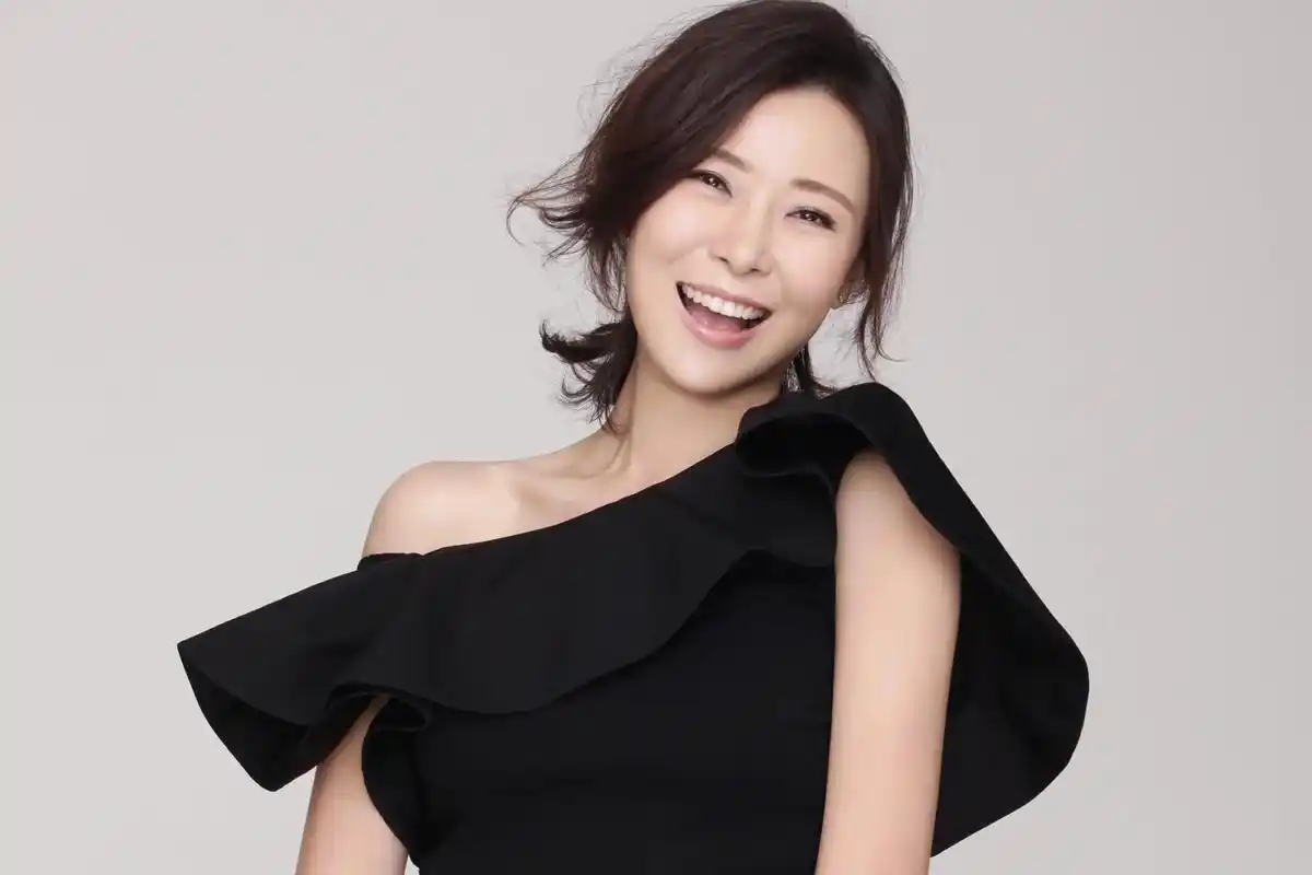 39岁的柯蓝遇见42岁的黄志忠,两人在一起很多年,虽然没有婚 - 抖音