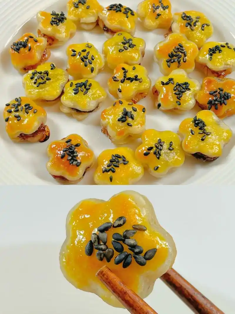 12m 迷你草莓派 自制小零食 香甜酥脆.用手抓饼就能做的草 - 抖音