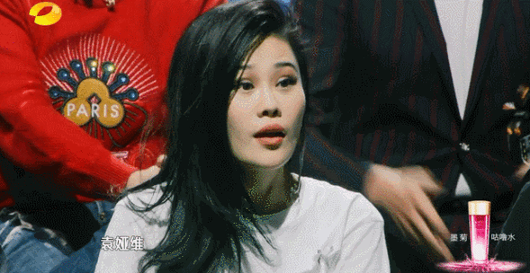 歌手袁娅维隔空撞衫唐嫣这款开叉长裙谁演绎的更美