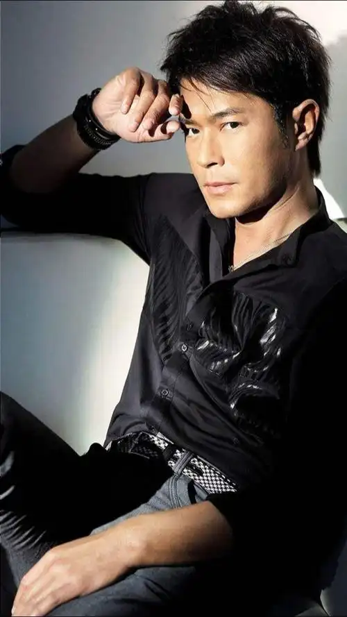 古天乐抽烟的姿势,是不是特别帅气?