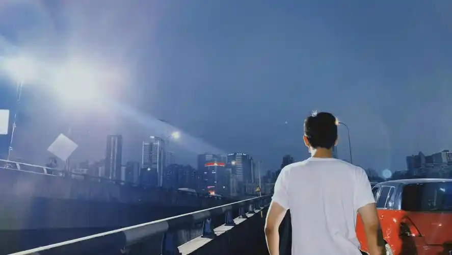 今个儿七夕 偷拍几张老公背影91祝大家七夕快乐9393!