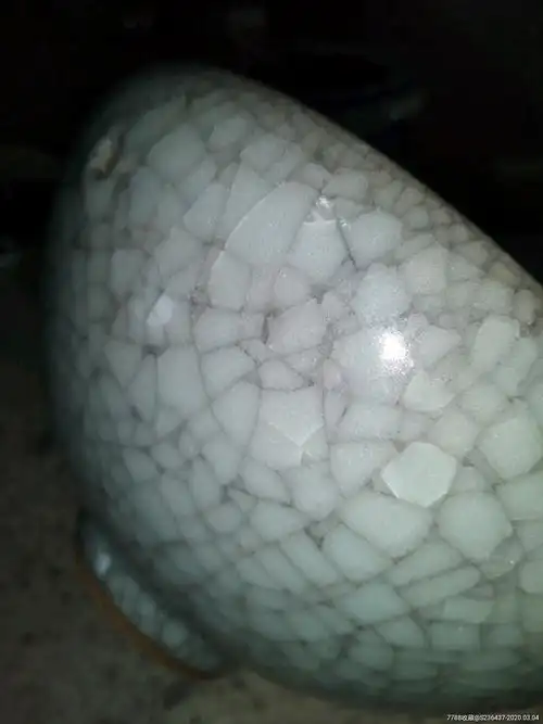 宋官窑冰裂纹铁胎铁足大碗