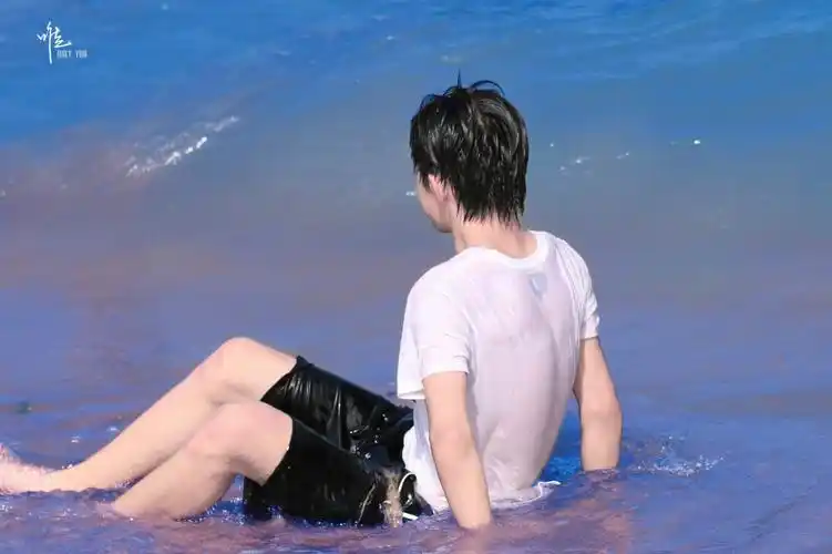 王源千玺台湾海边游