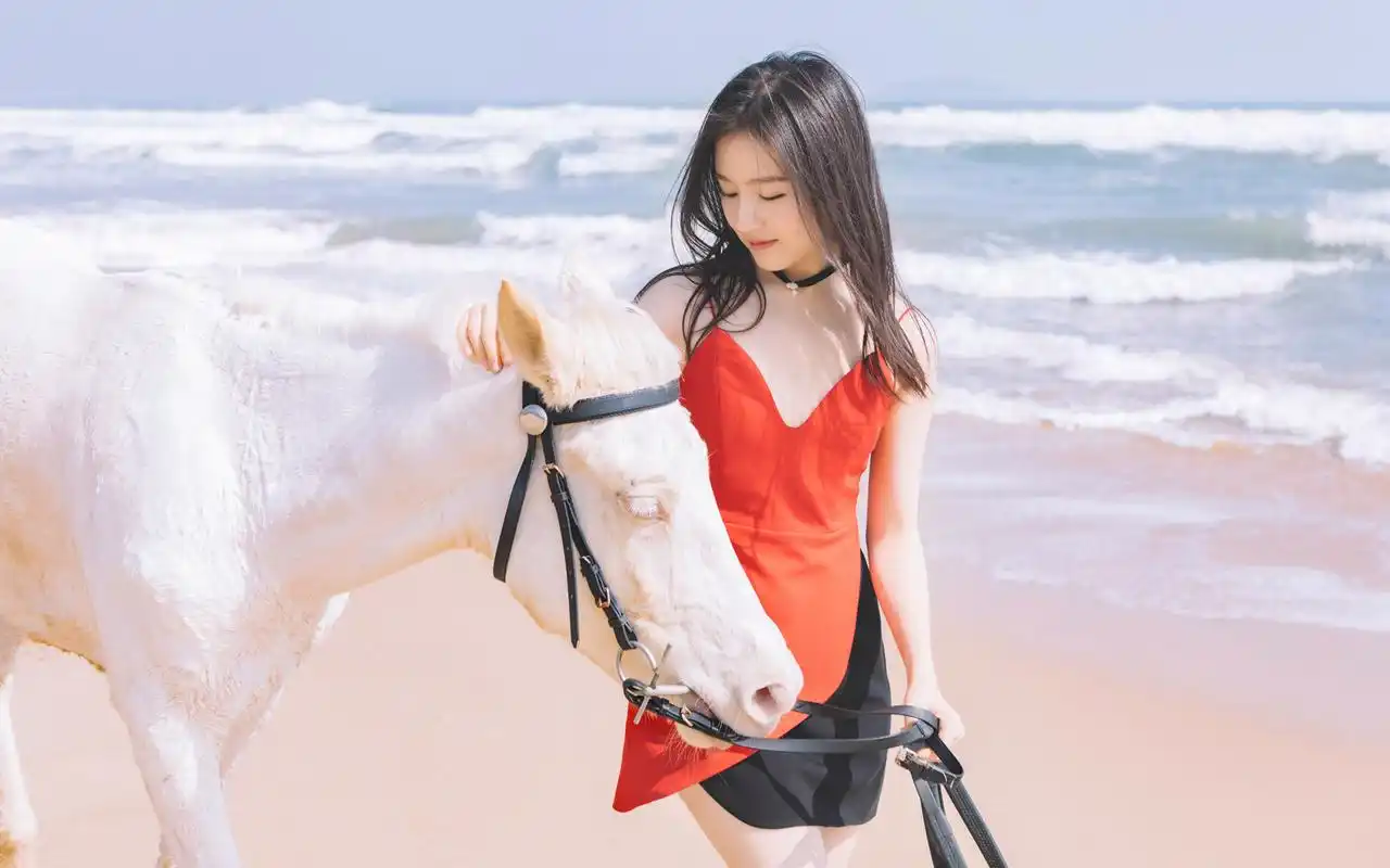 李兰迪浪漫海边写真桌面壁纸