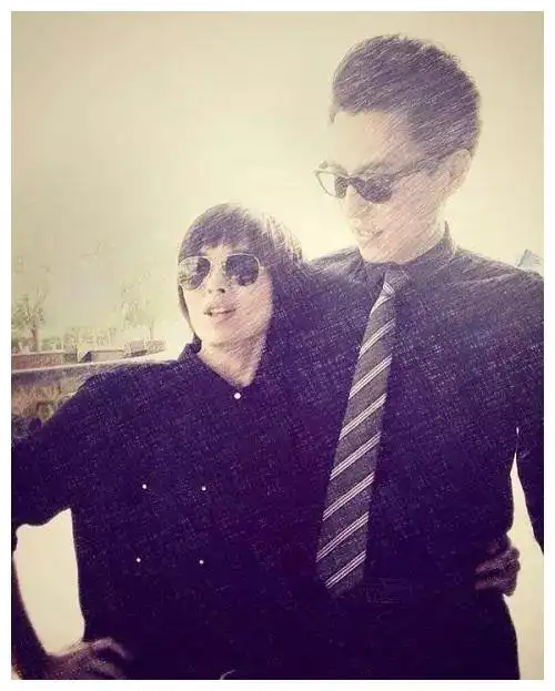 深扒靳东老婆李佳与前夫闪离居然因为他