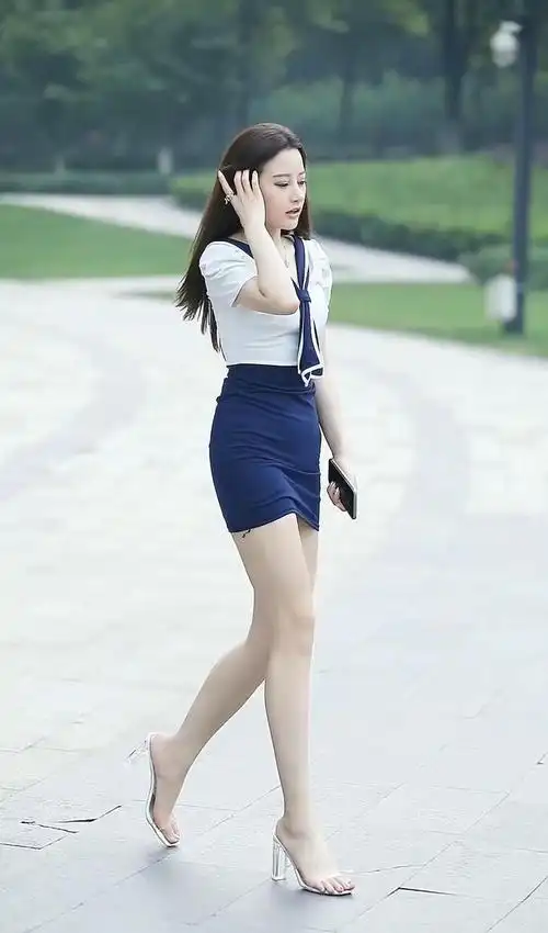 气质小姐姐穿心机短裙秀美腿效果白皙紧致