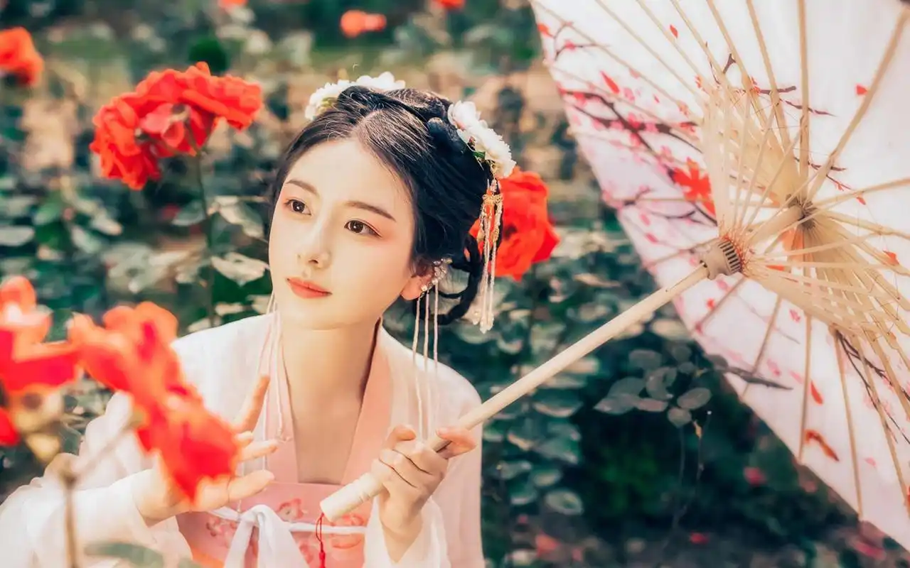 首页 桌面壁纸 美女壁纸 绝色古风美女唯美花海写真图片电脑壁纸