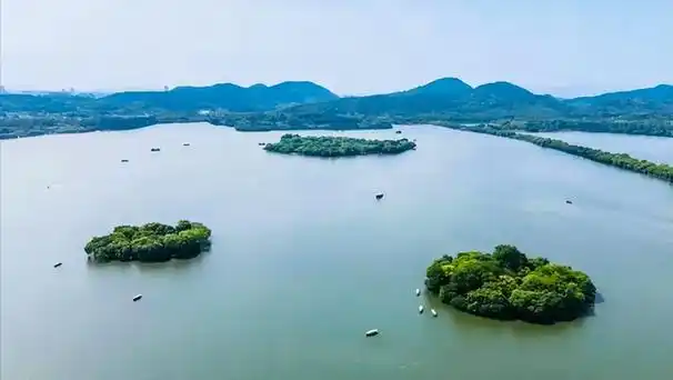 西湖的"一山,二塔,三岛,三堤,五湖"