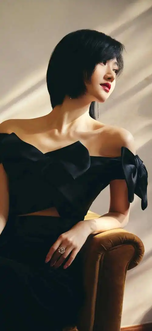 美女明星系列壁纸~景甜,黑色礼服好看还是花色礼服好看