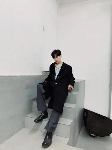 震惊张真源的腿竟然是这样的张真源腿长大公开