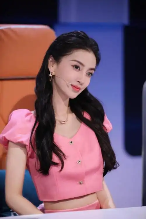 34岁门槛的杨颖正处在变丑的年龄节点,而杨颖也是一位皮相美的明星,以