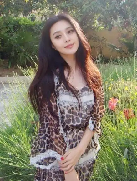 论颜值没有输过早期范冰冰一袭豹纹装竟穿出了满满的时尚感