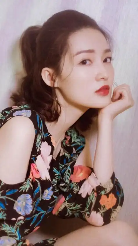 李沁从11岁开始学习戏曲表演,之后才转投娱乐圈.