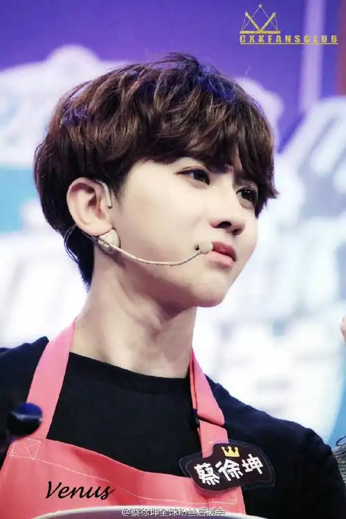 咋这么可爱啊 还嘟嘴 委屈巴巴的#蔡徐坤#|#蔡徐坤范思哲全球品牌代言