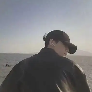 男生头像高冷成熟超酷勇于挑战荒谬是少年永远的信条