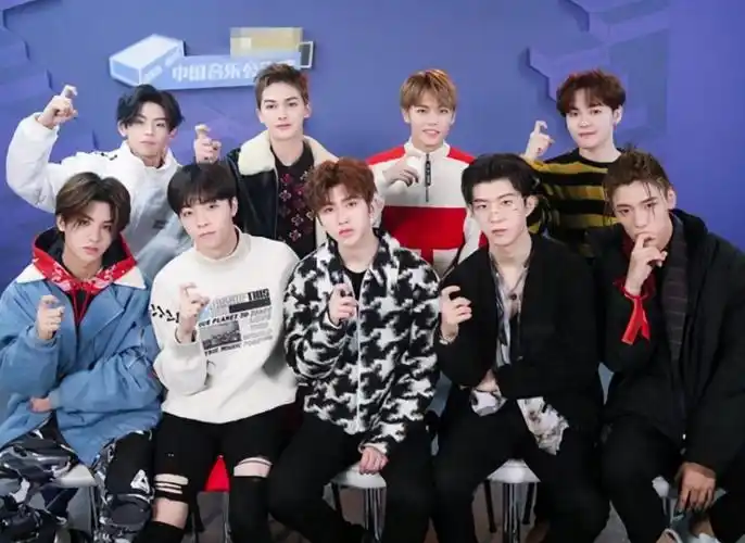 的小八卦 4天前 我要分享 谈到中国的爱豆偶像,不得不提的便是tfboys
