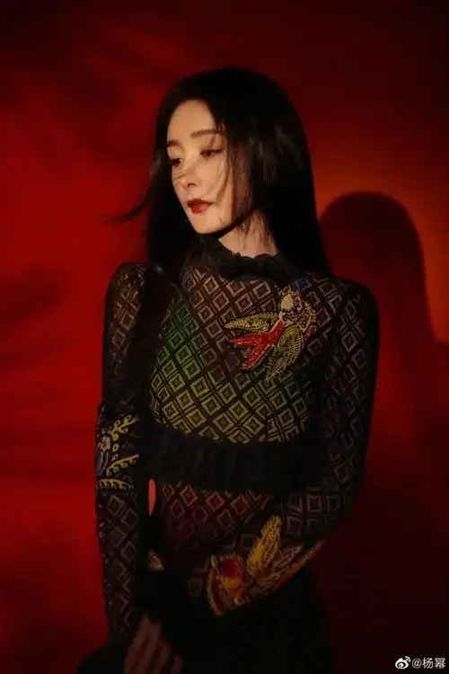 公开资料显示,杨幂,1986年9月12日出生于北京市,中国内陆影视女演员