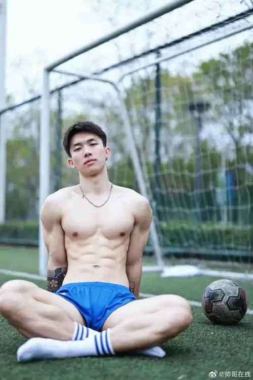 肌肉帅哥营超话#白皮肌肉帅哥#腹肌帝国超话腹肌男大