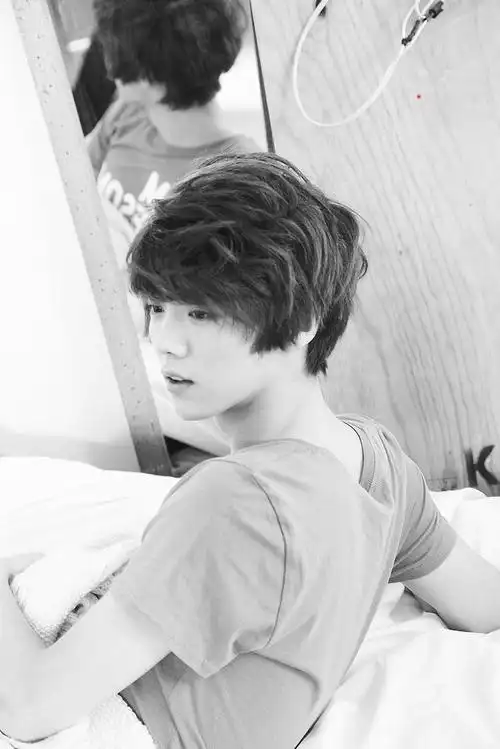 青回来看看九年前鹿晗刚出道的颜值怎么样