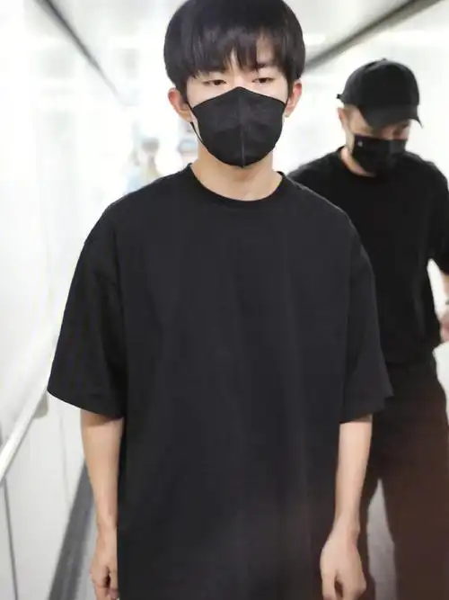 a personal note 7399:hoka one one#易烊千玺私服style##男生穿搭