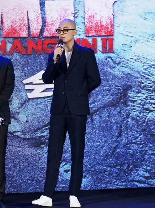 演员朱亚文,妻子结婚8年不会做饭,做2个女儿的爸爸也幸福