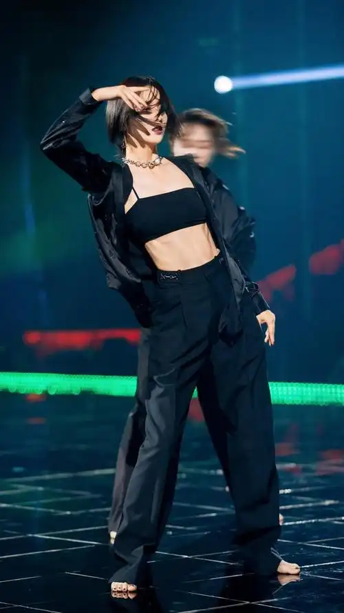 中国内地女演员舞者佟丽娅