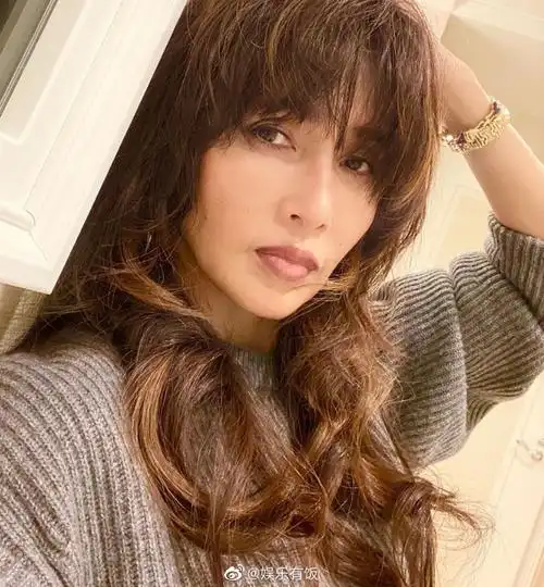 组图:工藤静香晒最新写真 身材纤瘦露美腿性感美艳韵味尽显