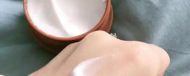 幼儿涂润肤乳图片,幼儿润肤乳液- 三君经验百科网