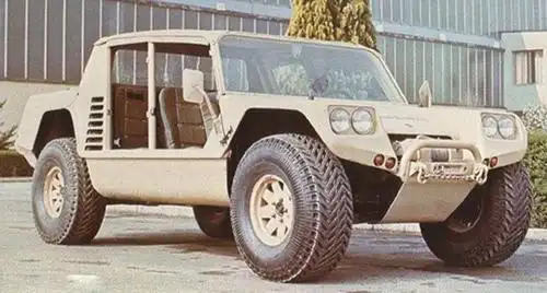 提问:第一个造suv的跑车品牌是?