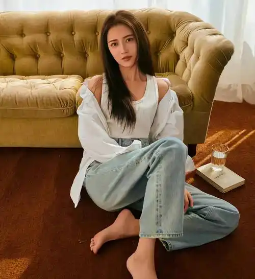 陈钰琪,1992年出生于中国四川省,身高165厘米,体重46公斤.