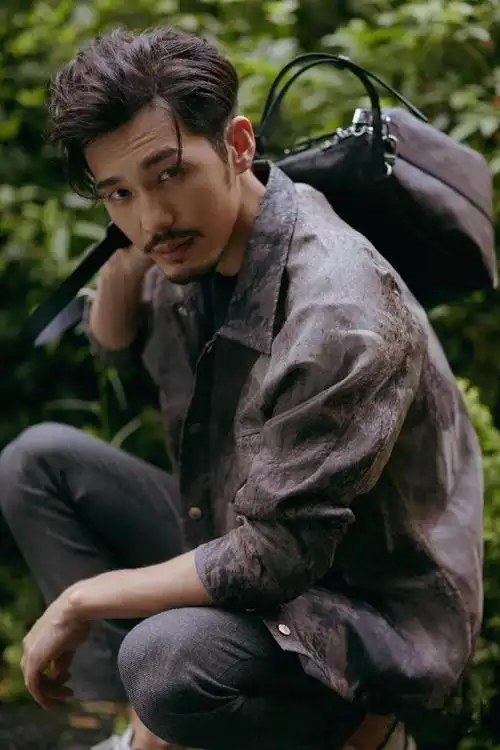 留胡子堪比"整容"!这11位男星气质大变,有人变丑,有人成极品