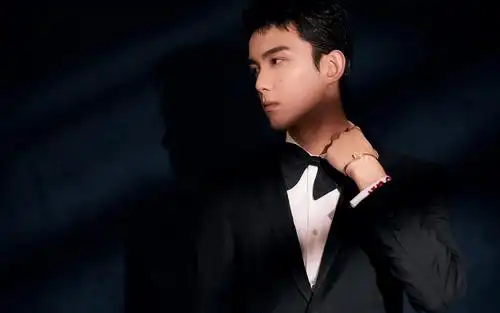 小鲜肉吴磊时尚帅气写真