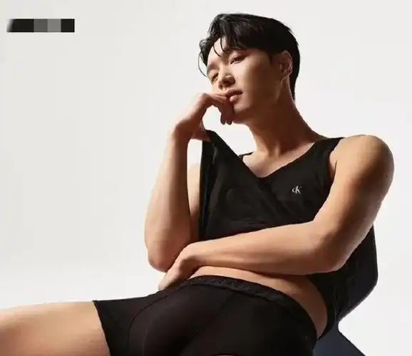 张艺兴ck广告让人害羞不敢看